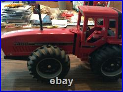 1984 1/16 Ertl International Harvester 7488 2+2 tractor single wheels
