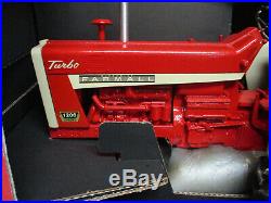 (1999) International Harevester Farmall 1206 Toy Tractor, 1/8 Scale, NIB