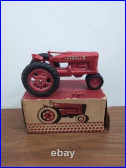 1/16 1950s Product Miniatures International Harvester M Farmall Tractor With Box
