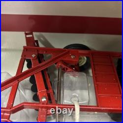 1/16 ERTL IH International Harvester Farmall 560 with Disk NEW IN BOX ZFN44223