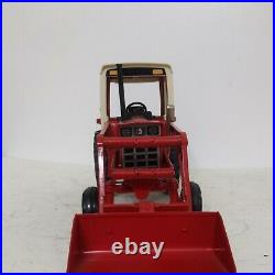1/16 Ertl Farm Toy International 986 Tractor with Loader