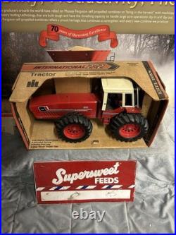 1/16 Ertl Farm Toy International Harvester IH 3588 2+2 4WD Tractor