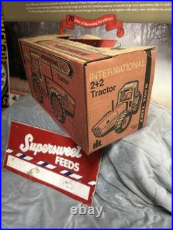 1/16 Ertl Farm Toy International Harvester IH 3588 2+2 4WD Tractor