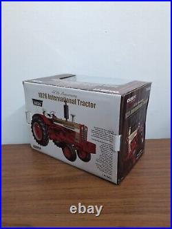 1/16 Ertl International 1026 Gold Demo 40th Anniversary Tractor WithFront Weights