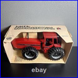 1/16 Ertl International 7488 2+2 Toy Tractor In Box Case IH Farmall Harvester