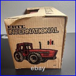 1/16 Ertl International 7488 2+2 Toy Tractor In Box Case IH Farmall Harvester