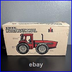 1/16 Ertl International 7488 2+2 Toy Tractor In Box Case IH Farmall Harvester