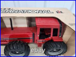 1/16 Ertl International 7488 2+2 Toy Tractor In Box Case IH Farmall Harvester