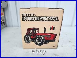 1/16 Ertl International 7488 2+2 Toy Tractor In Box Case IH Farmall Harvester