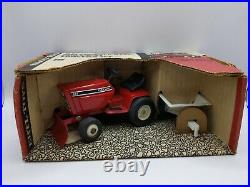 1/16 Ertl International Harvester Cub Cadet 682 Lawn & Garden Tractor Set