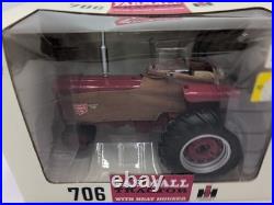 1/16 Ertl International Harvester Farmall Tractor 706 WithHeat Houser