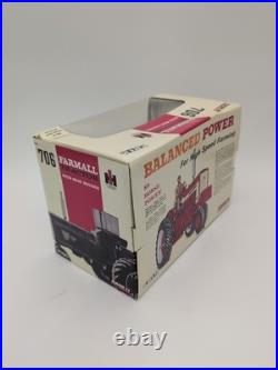 1/16 Ertl International Harvester Farmall Tractor 706 WithHeat Houser
