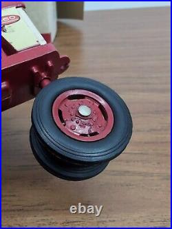 1/16 Eska IH International Harvester Farmall 560 Farm Tractor With Box