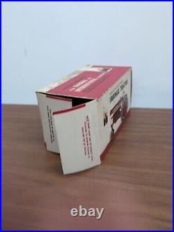 1/16 Eska IH International Harvester Farmall 560 Farm Tractor With Box
