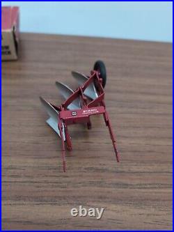 1/16 Eska IH International Harvester McCormick Tractor Plow 3 Bottom With Box