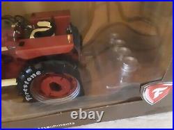 1/16 IH FARMALL 544 TRACTOR FIRESTONE with front loader and milk can platform