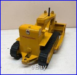 1/16 IH International TD-25 Top Light Crawler Dozer Toy Tractor with Blade ERTL