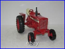 1/16 INTERNATIONAL HARVESTER 1026 HYDRO 1970 vintage/nice repaint