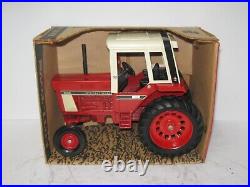 1/16 INTERNATIONAL HARVESTER 1086 NIB 1976 vintage