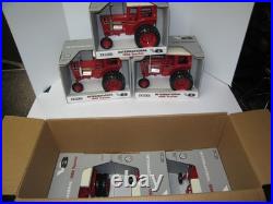 1/16 INTERNATIONAL HARVESTER 1568 V-8 wDUALS CASE LOT OF 6 TRACTORS IN ERTL BOX
