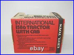 1/16 INTERNATIONAL HARVESTER 1586 withDUALS NIB 1976 vintage/good box