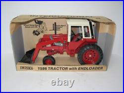1/16 INTERNATIONAL HARVESTER 1586 withLOADER NIB