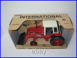 1/16 INTERNATIONAL HARVESTER 1586 withLOADER NIB