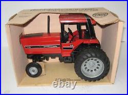 1/16 INTERNATIONAL HARVESTER 5288 withDUALS NIB rough box