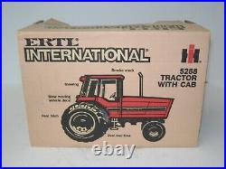 1/16 INTERNATIONAL HARVESTER 5288 withDUALS NIB rough box