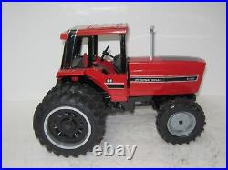 1/16 INTERNATIONAL HARVESTER 5488 MFWD withDUALS centennial edition