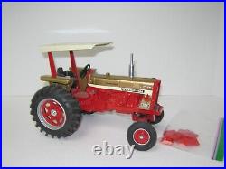 1/16 INTERNATIONAL HARVESTER 656 GOLD DEMO withROPS CANADIAN SHOW no box 2001