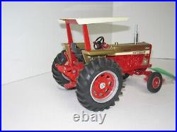 1/16 INTERNATIONAL HARVESTER 656 GOLD DEMO withROPS CANADIAN SHOW no box 2001
