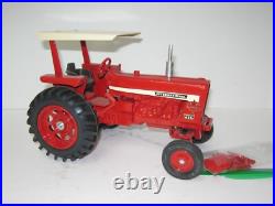 1/16 INTERNATIONAL HARVESTER 656 withROPS CANADIAN SHOW no box 1998