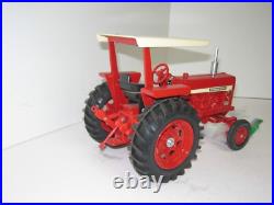 1/16 INTERNATIONAL HARVESTER 656 withROPS CANADIAN SHOW no box 1998