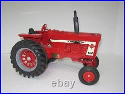 1/16 INTERNATIONAL HARVESTER 766 WIDE-FRONT CANADIAN SHOW no box 2012
