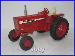 1/16 INTERNATIONAL HARVESTER 856 good original/1968 vintage