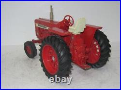 1/16 INTERNATIONAL HARVESTER 856 good original/1968 vintage