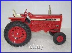 1/16 INTERNATIONAL HARVESTER 856 good original/1968 vintage