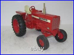 1/16 INTERNATIONAL HARVESTER 856 good original/1968 vintage