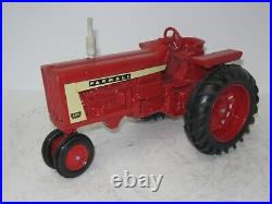 1/16 INTERNATIONAL HARVESTER FARMALL 806 FLAT FENDER good repaint/1965 vintage#1