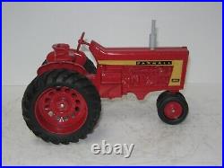 1/16 INTERNATIONAL HARVESTER FARMALL 806 ROUND FENDER ORIGINAL 1964 vintage NICE