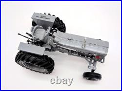 1/16 International Harvester 1206 Tractor, Silver, 2010 Ontario Toy Show 1/16 International Harvester 1206 Tractor, Silver, 2010 Ontario Toy Show