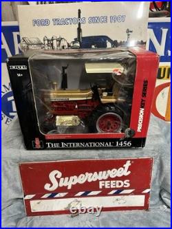 1/16 International Harvester 1456 Tractor With Canopy, Precision Key Chaser