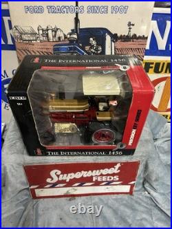 1/16 International Harvester 1456 Tractor With Canopy, Precision Key Chaser