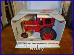 1/16 International Harvester 1566 Tractor With Cab & Duals
