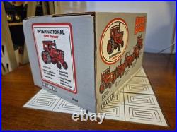 1/16 International Harvester 1566 Tractor With Cab & Duals