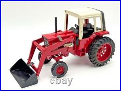 1/16 International Harvester 1586 Tractor With Loader