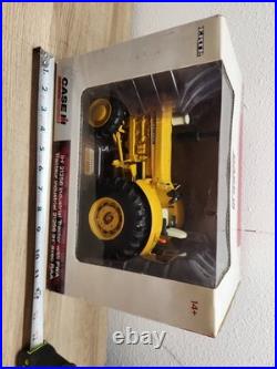 1/16 International Harvester 21256 Industrial Tractor With FWA