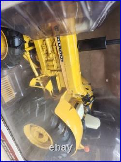 1/16 International Harvester 21256 Industrial Tractor With FWA