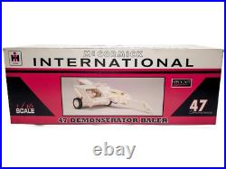 1/16 International Harvester 47 Demonstrator Resin Baler